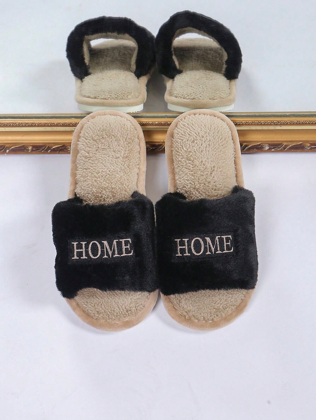 صندل بيت نسائي مفتوح من الأصابع، نعل ناعم أبيض مع تطريز الرسالة، بسيط وعصري، مريح وخفيف للغاية