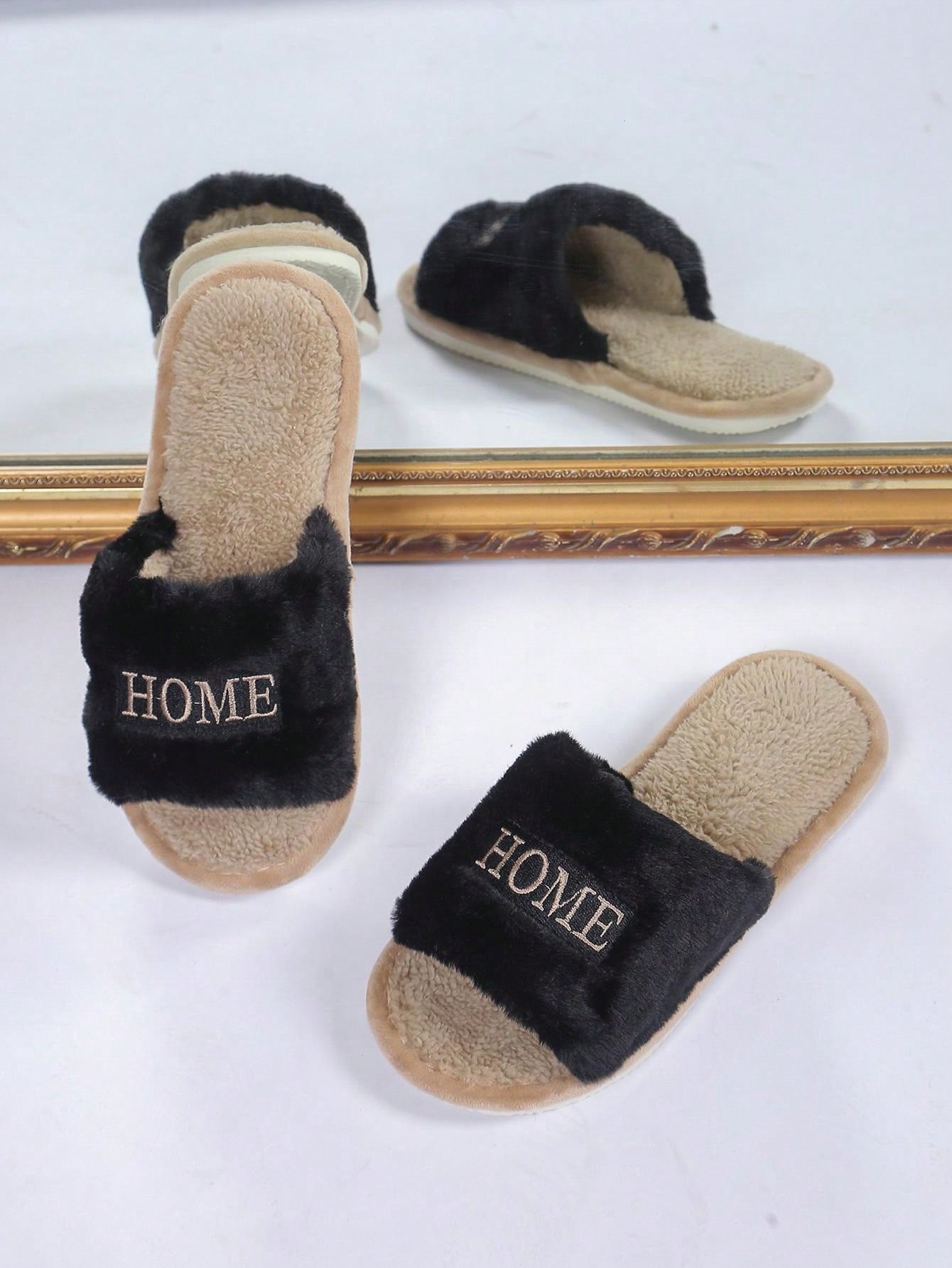 صندل بيت نسائي مفتوح من الأصابع، نعل ناعم أبيض مع تطريز الرسالة، بسيط وعصري، مريح وخفيف للغاية