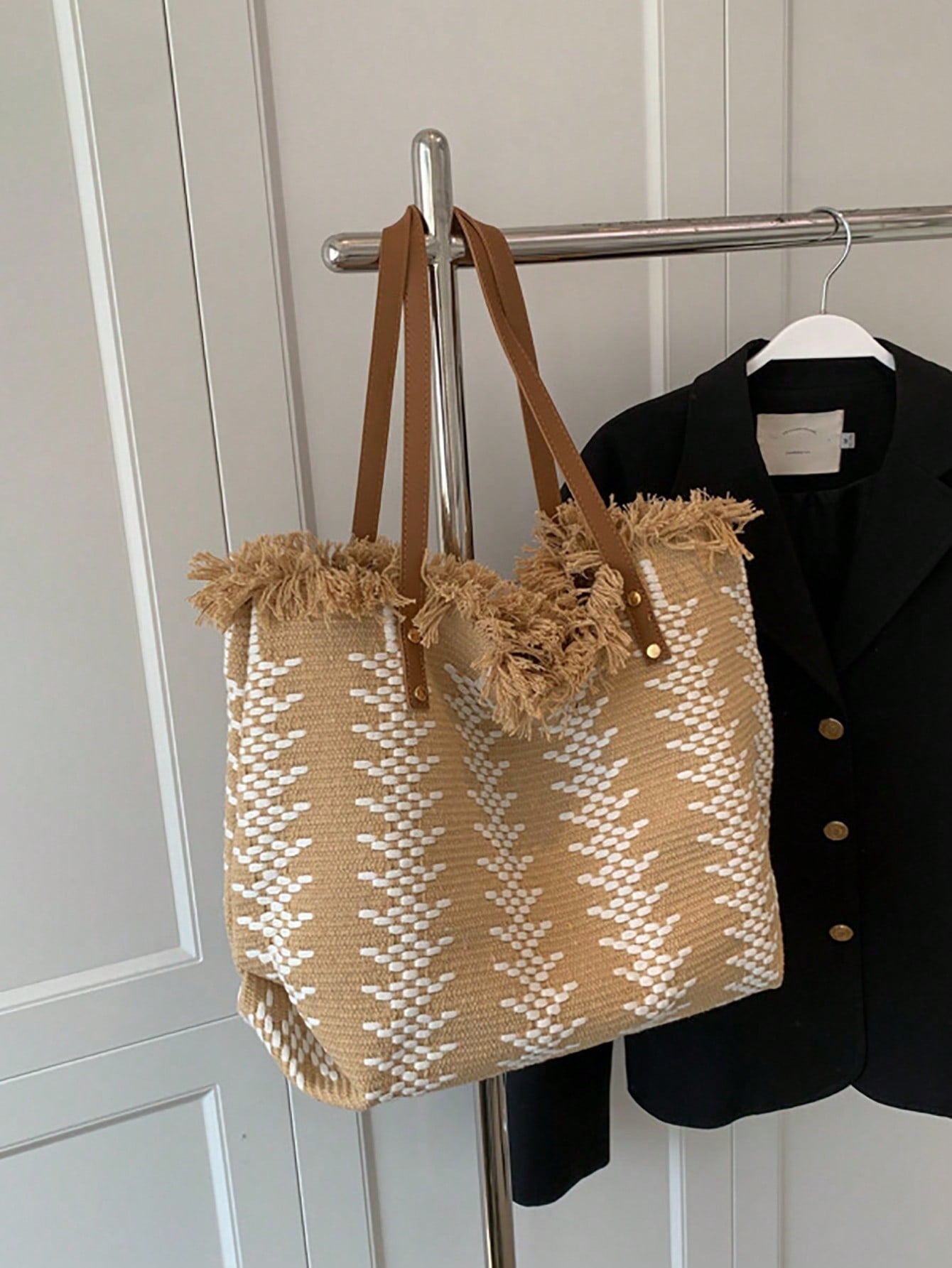 حقيبة قماش عصرية ذات سعة كبيرة مع طباعة حروف، تصميم بسيط للتنقل والتسوق وحقيبة الكتف والحمل