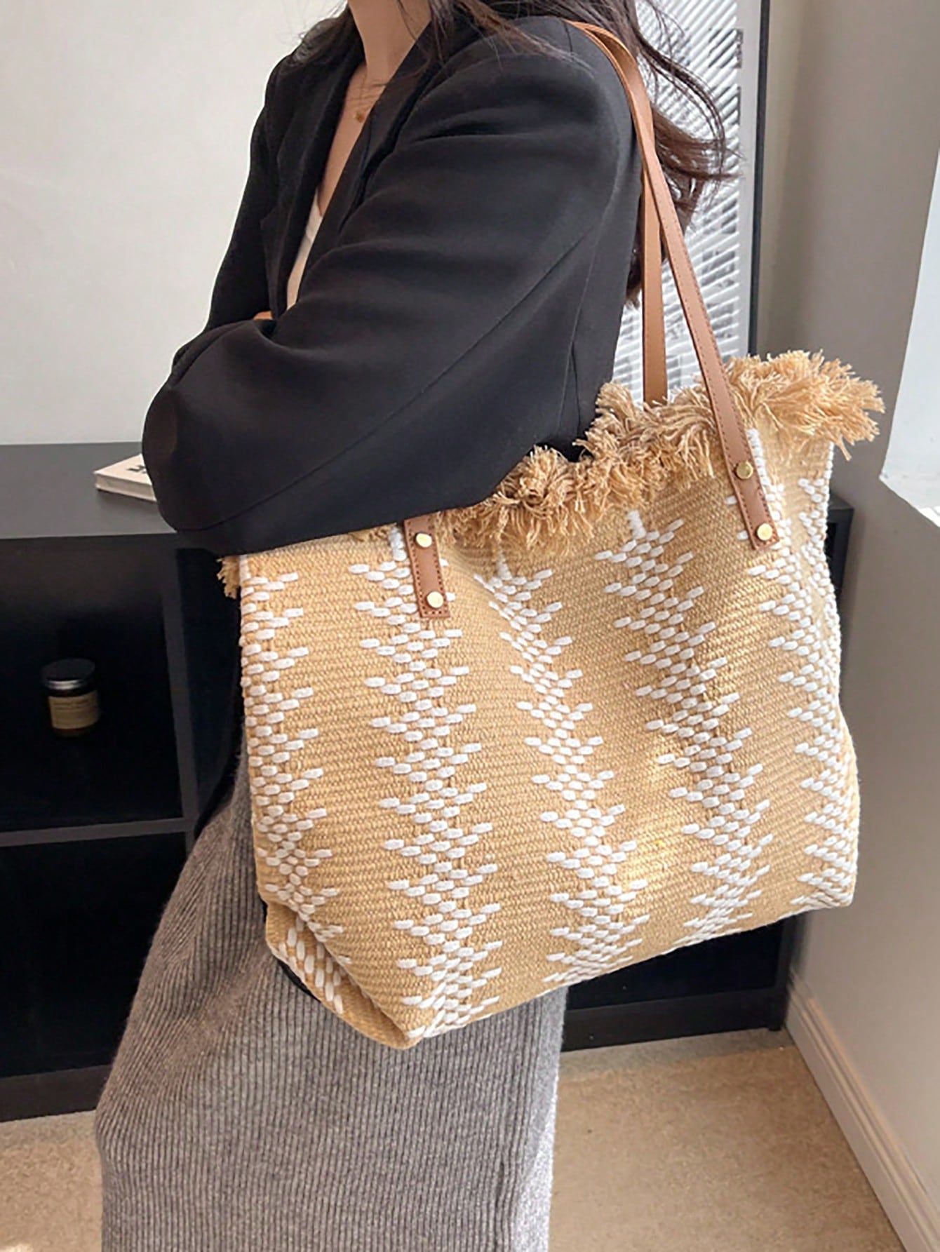 حقيبة قماش عصرية ذات سعة كبيرة مع طباعة حروف، تصميم بسيط للتنقل والتسوق وحقيبة الكتف والحمل