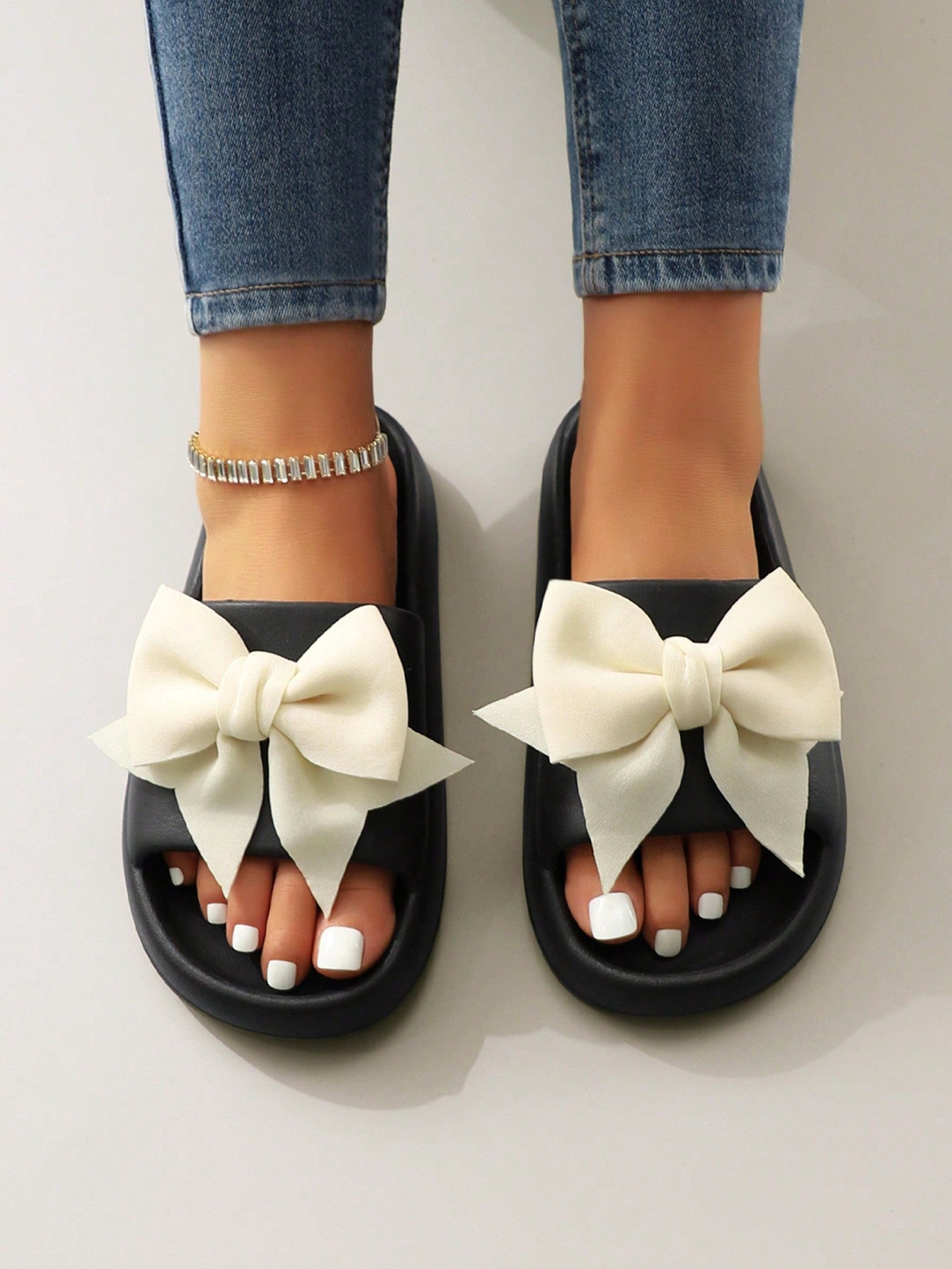 نعال نسائية ذات فيونكة لون كتلة فقاعي لطيف وجميل ، منزلية/شاطئية