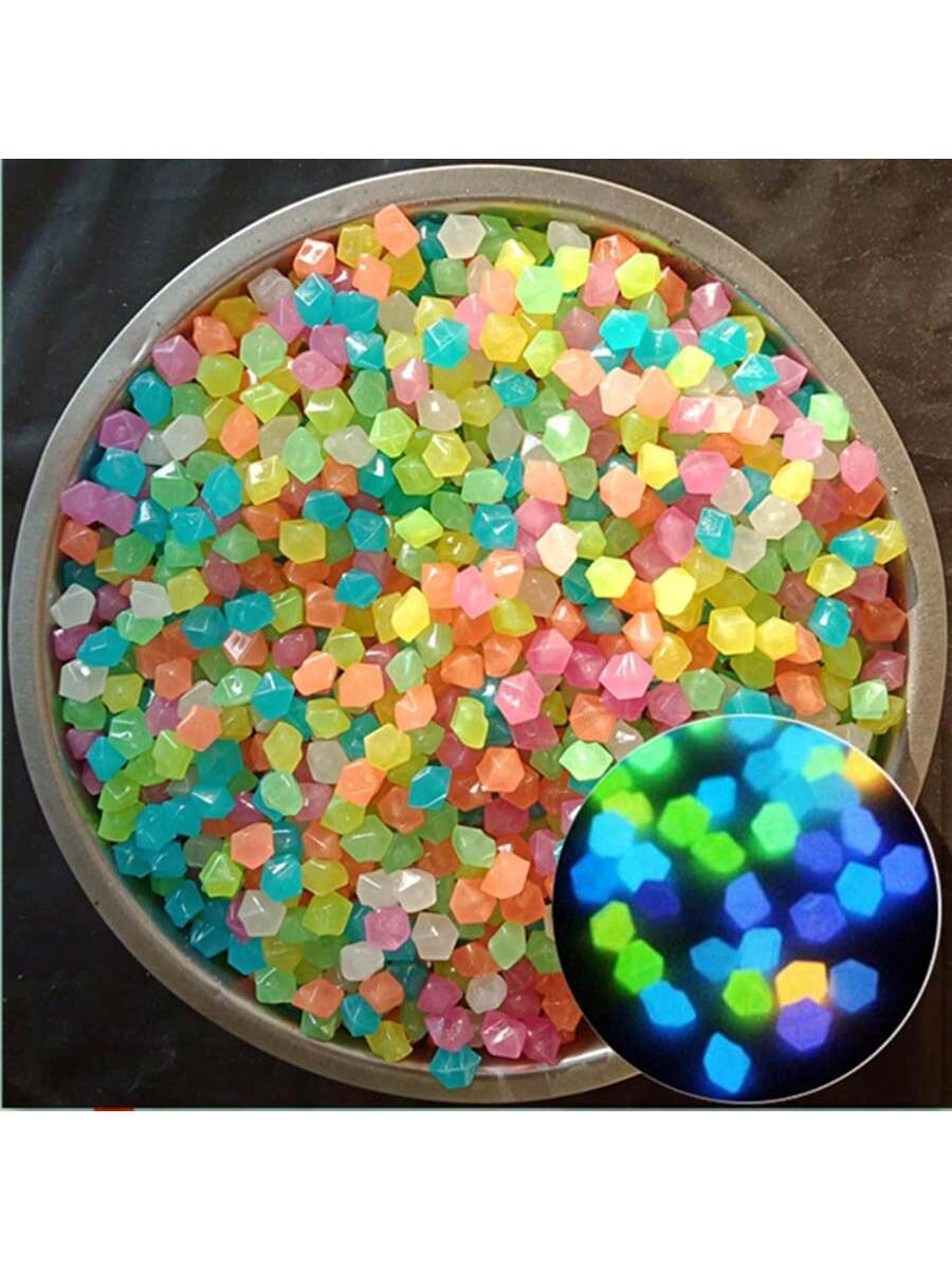 حصى يتوهجون في الظلام، صخور لامعة، حصى ملونة مضيئة، للديكور الداخلي والأسماك، الديكور الخارجي، الحديقة والمنزل وممر خارجي، الأسماك الاصطناعية وطريق وسرير الزهور والنباتات المزروعة وتصميم DIY للطريق (متعدد الألوان)