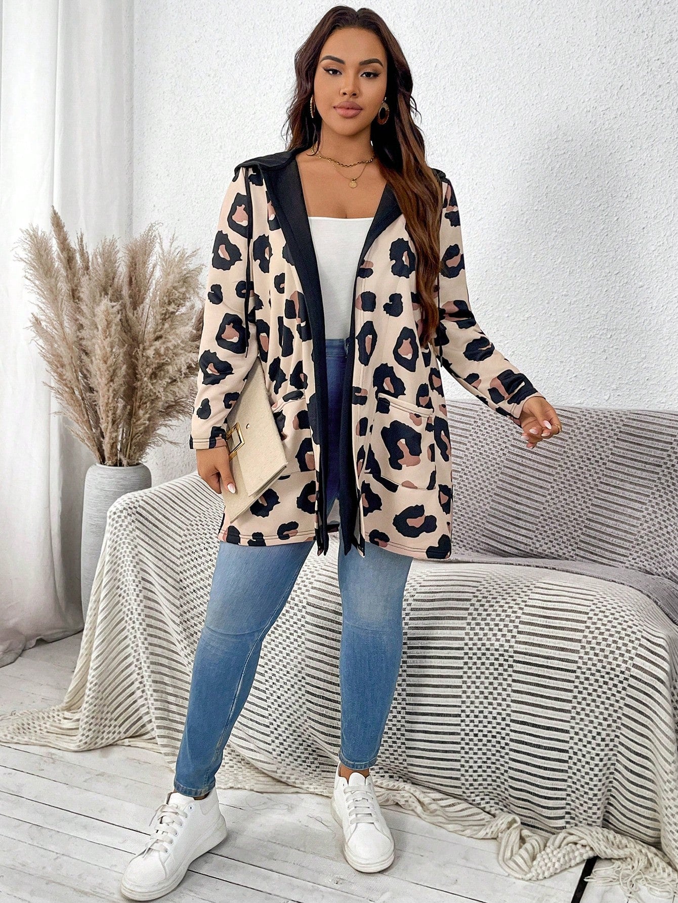 معطف أنيق بطبعة الفهد مع غطاء رأس
