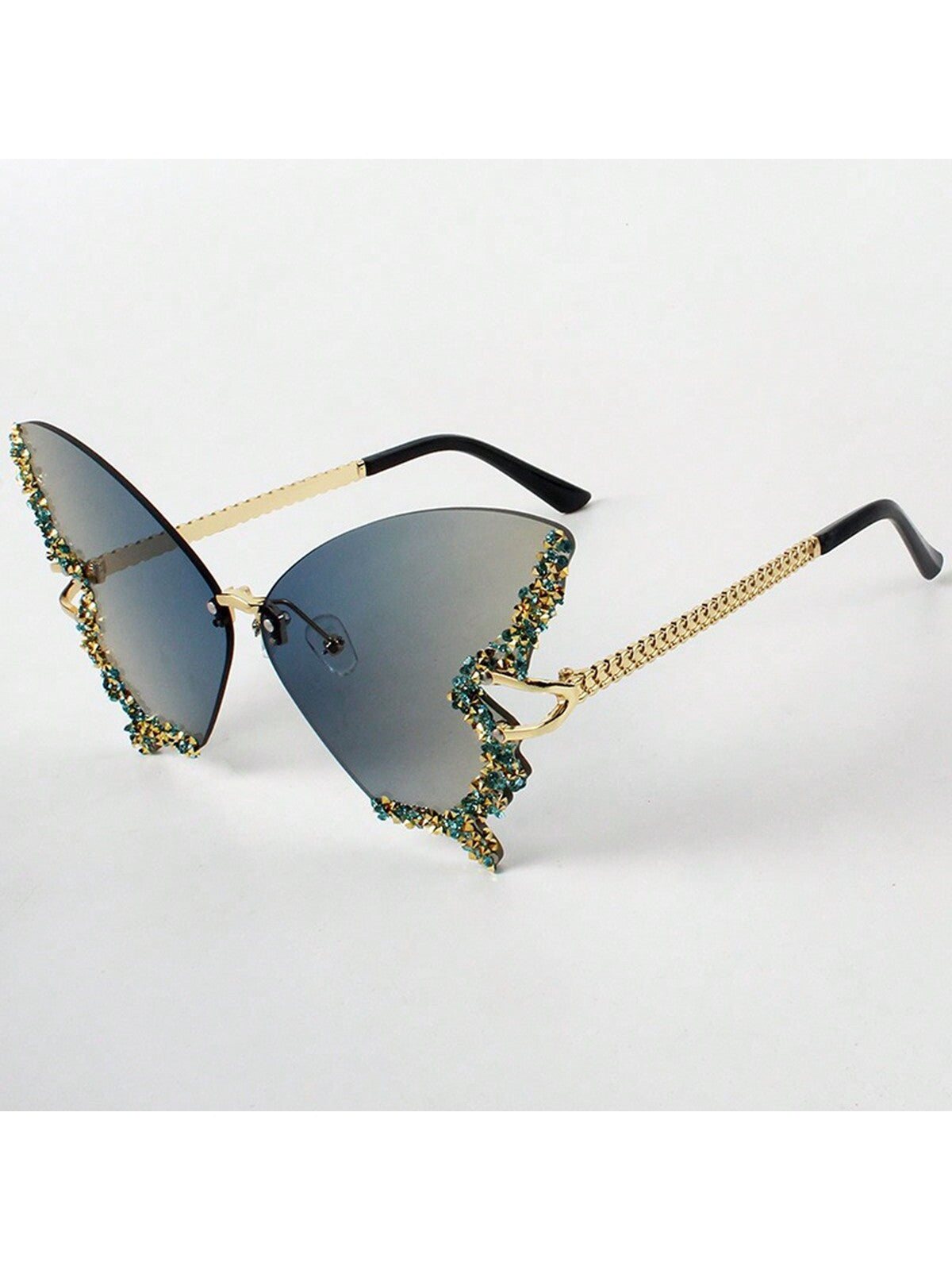 نظارات عصرية وردية لقضاء العطلات على الشاطئ