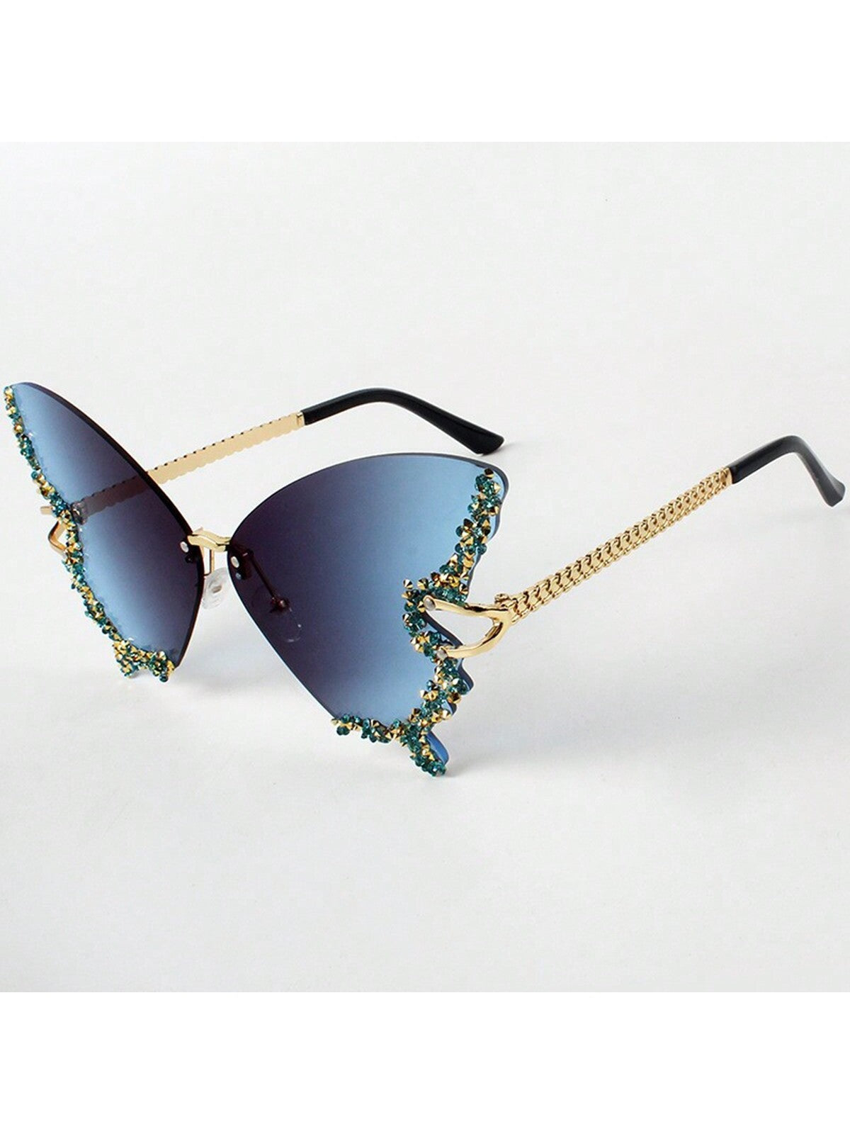 نظارات عصرية وردية لقضاء العطلات على الشاطئ