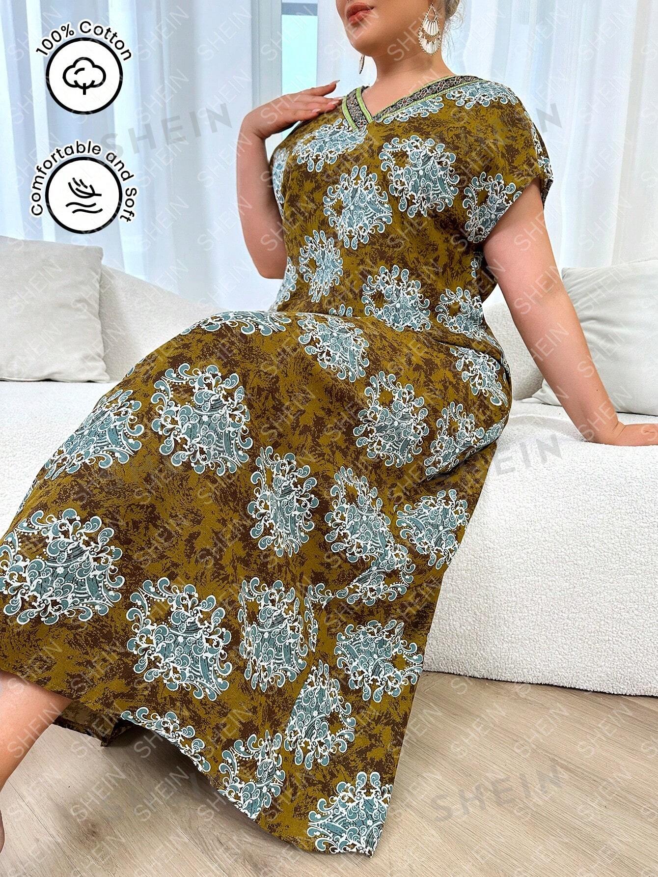 ملابس نسائية يومية بالقياس الزائد مطبوع عليها رسومات عربية بسيطة