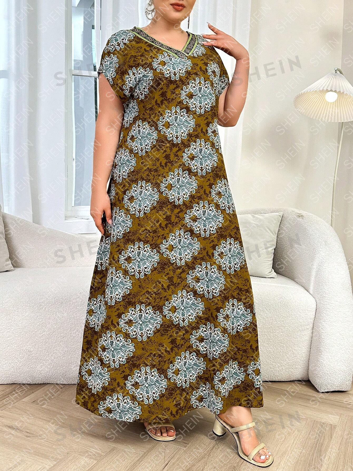 ملابس نسائية يومية بالقياس الزائد مطبوع عليها رسومات عربية بسيطة