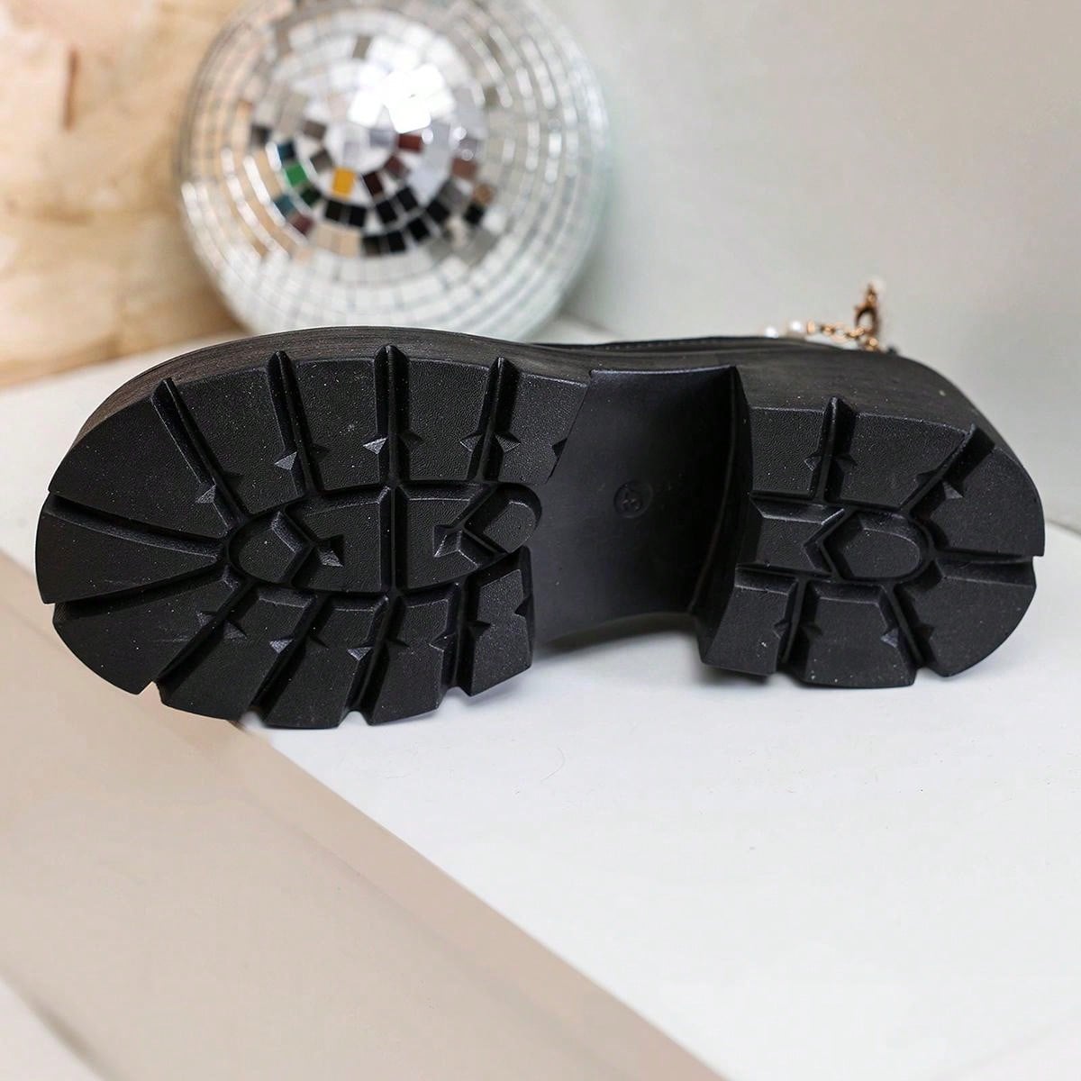 كلية أحذية ماري جين الى ديكور عقدة الفراشة ولؤلؤ صناعي منصة اسفين حذاء