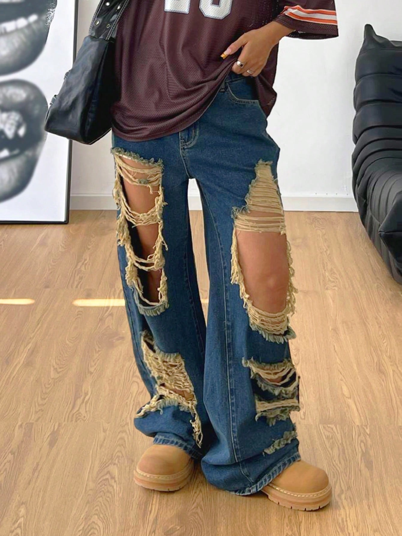 جينز كاجوال من الدنيم مع جيب مزين بتصميم مشوه بصورة أنيقة