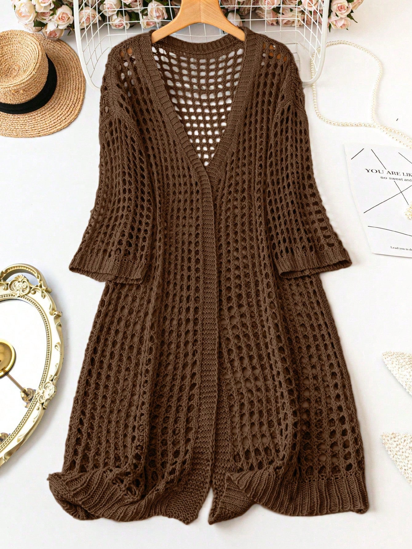 كارديجان ملون أنثوي بحجم كبير ذو تفاصيل بسيطة ومفرغة