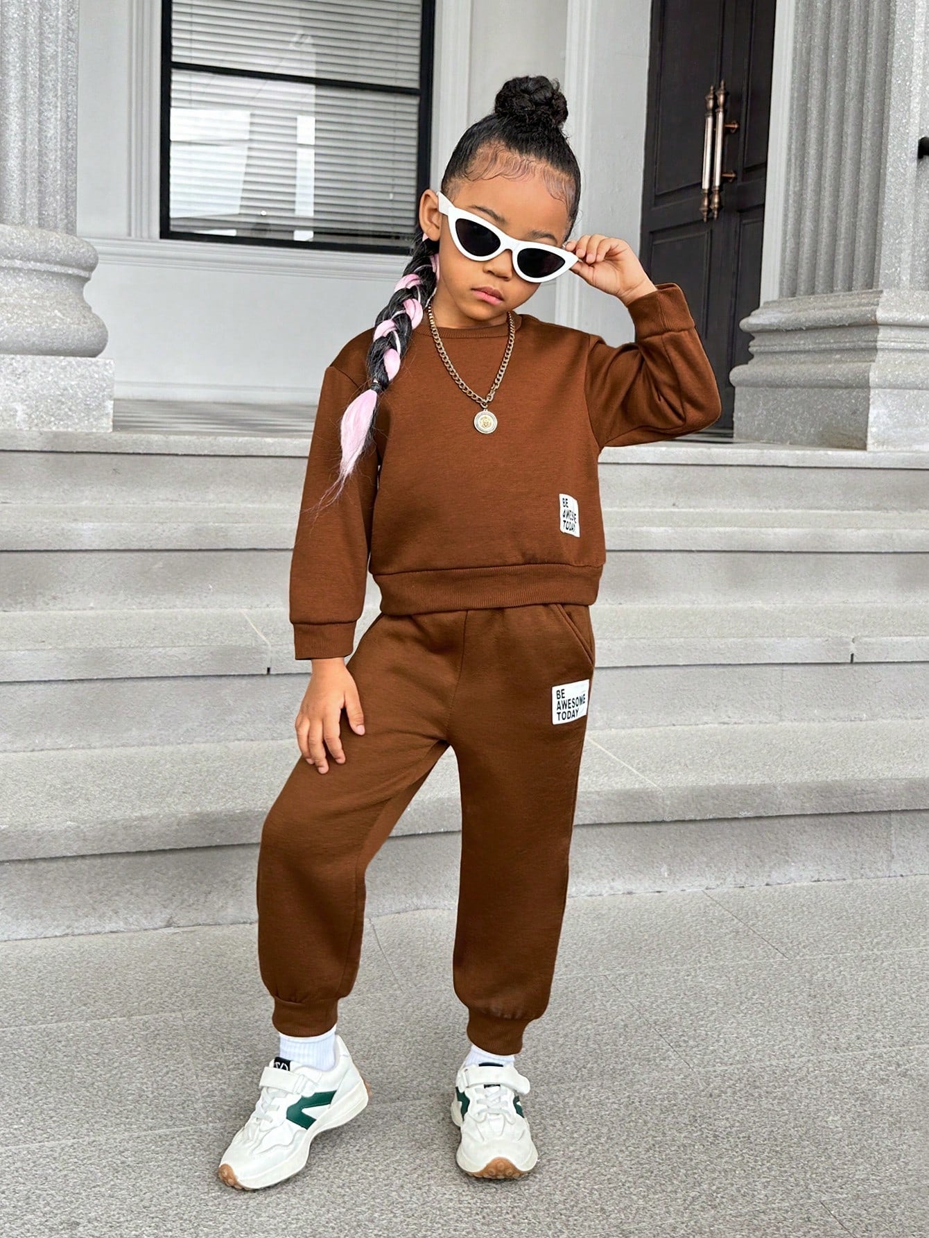 قميص ثقيل مع بنطلون رياضي تفاصيل مرقع بعبارة منخفض الاكتاف بنت طفل