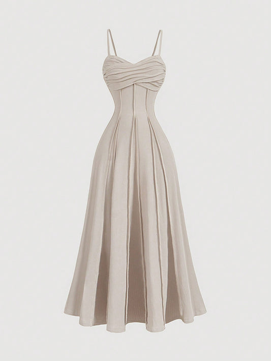 فستان ماكسي بحمالات رفيعة مع تصميم باتش