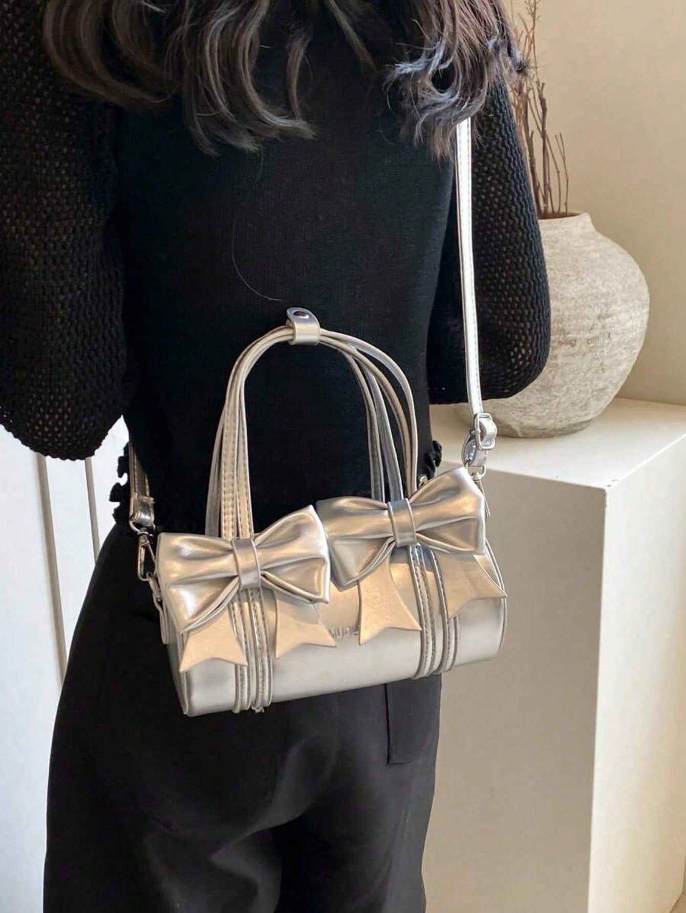 حقائب نسائية بمقبض علوي