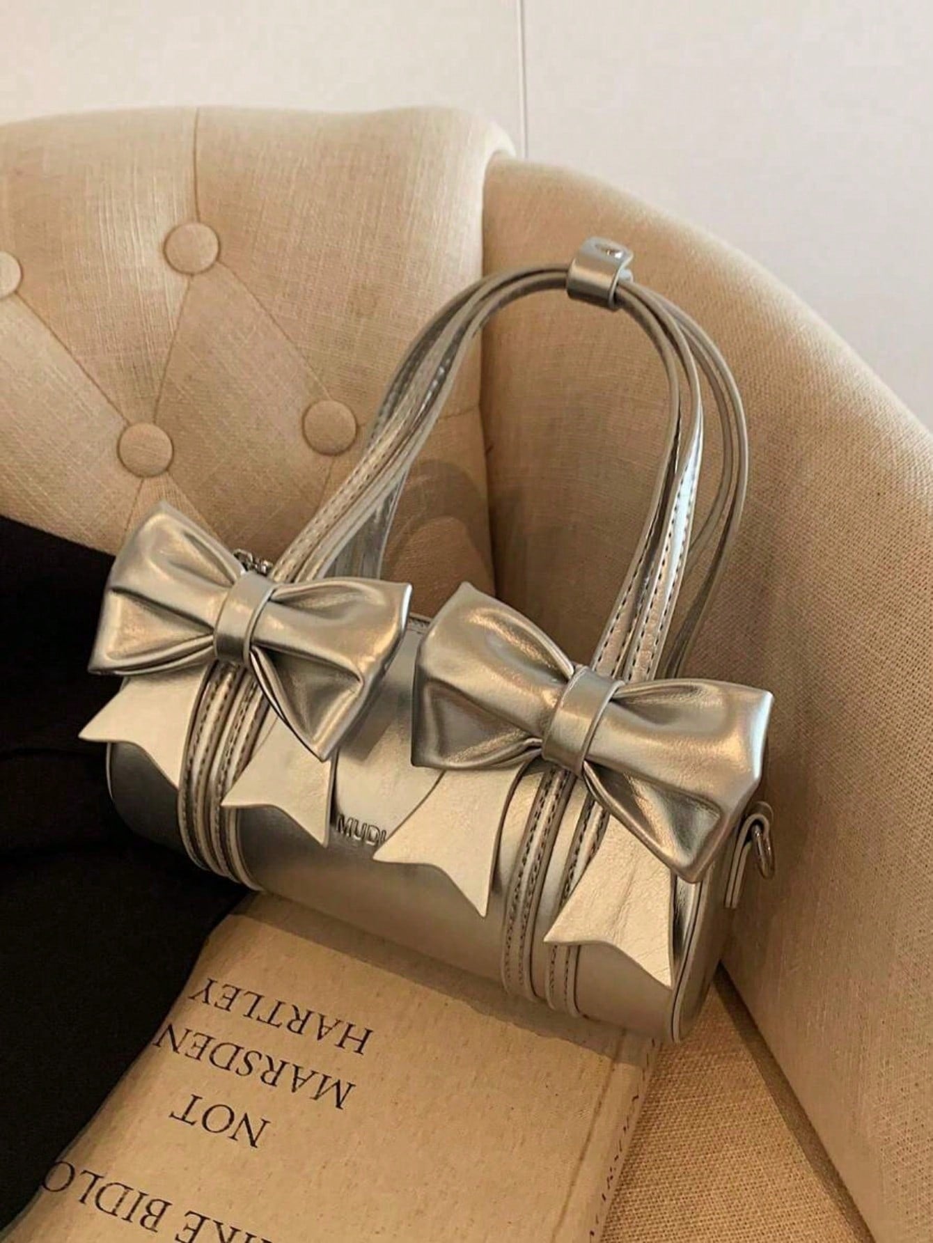 حقائب نسائية بمقبض علوي