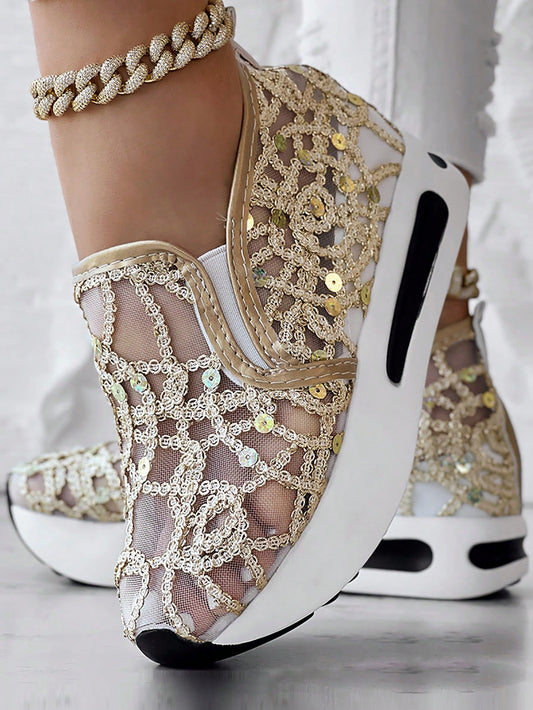 أحذية رياضية إسفين شبكية لامعة للنساء