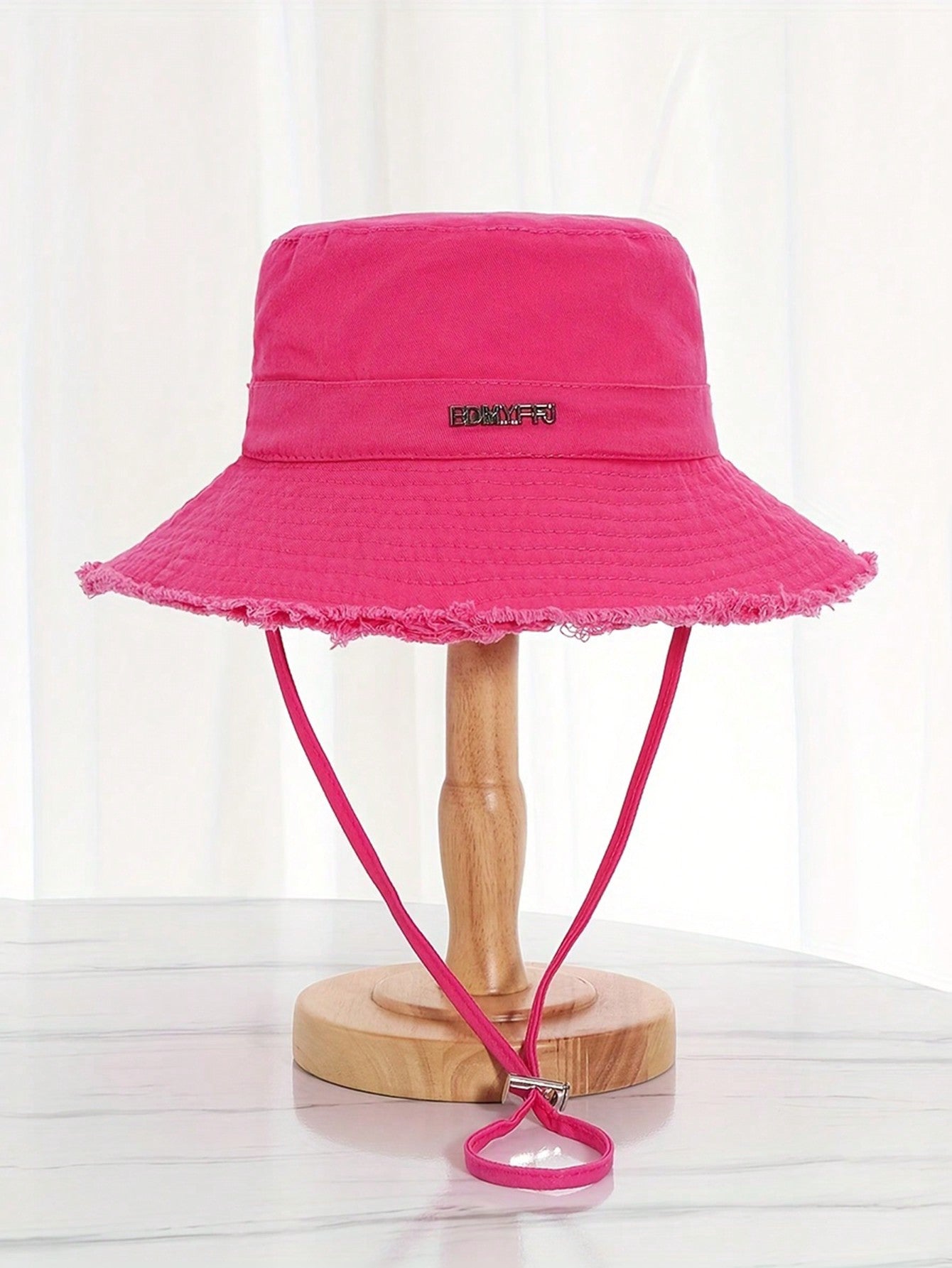 قبعة دلو نسائية