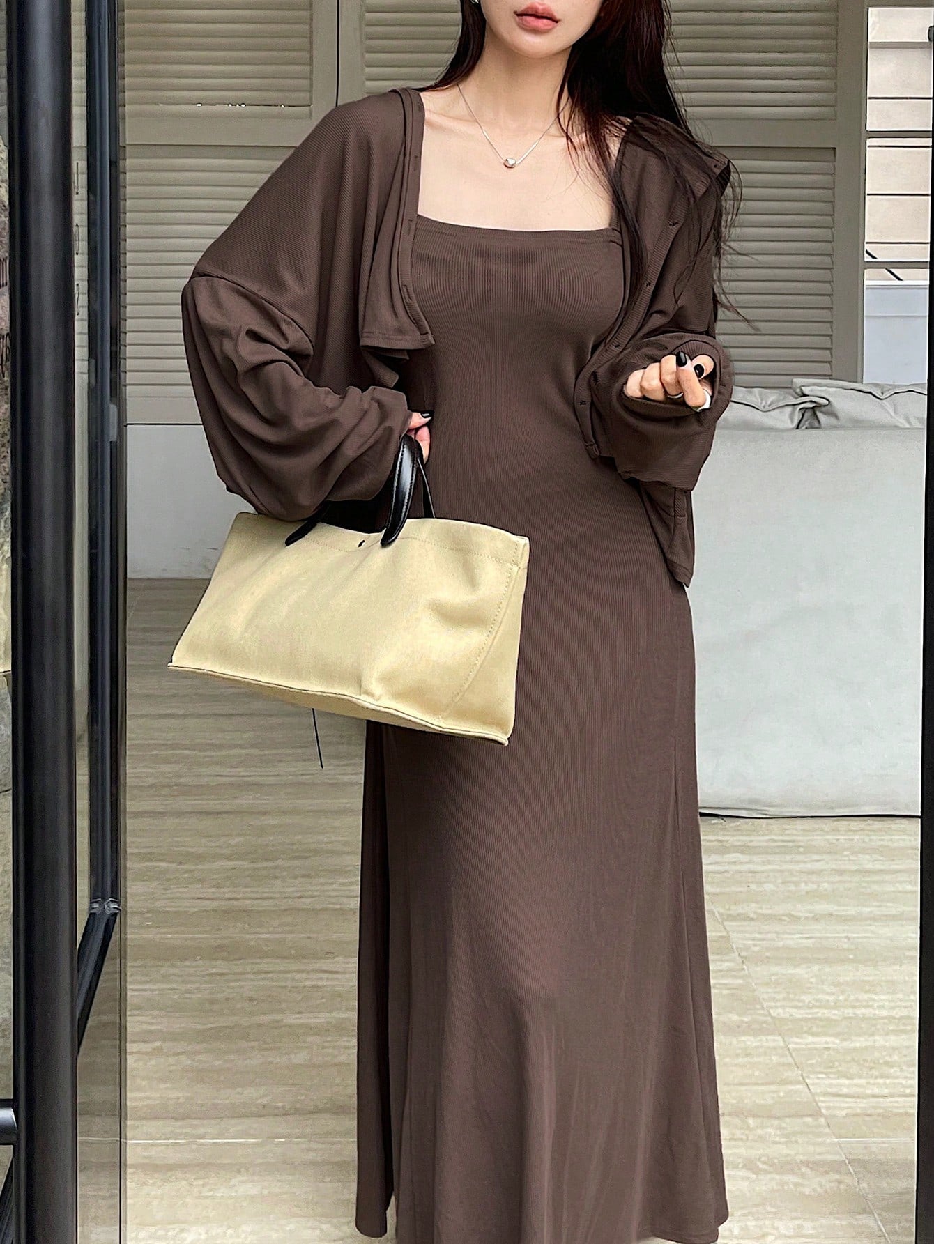 طقم فستان أحادي اللون بدون أكمام وجاكيت ذو أكمام طويلة بقلنسوة 2قطعة