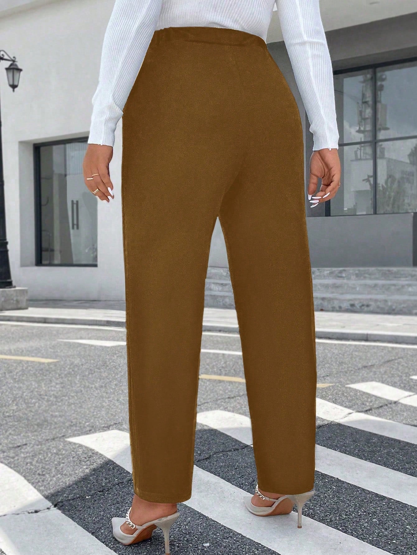 بنطلون كاجوال مريح للنساء ذوات الأحجام الكبيرة بتصميم أزرار معدنية متقاربة للخريف