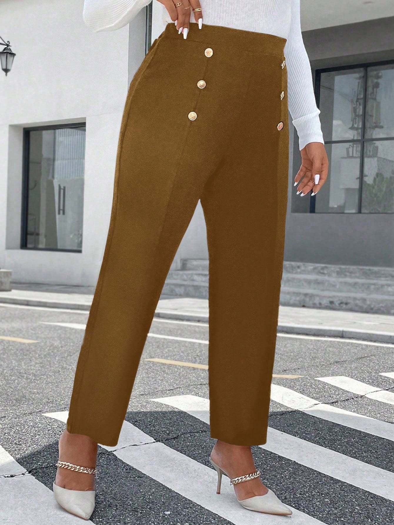 بنطلون كاجوال مريح للنساء ذوات الأحجام الكبيرة بتصميم أزرار معدنية متقاربة للخريف