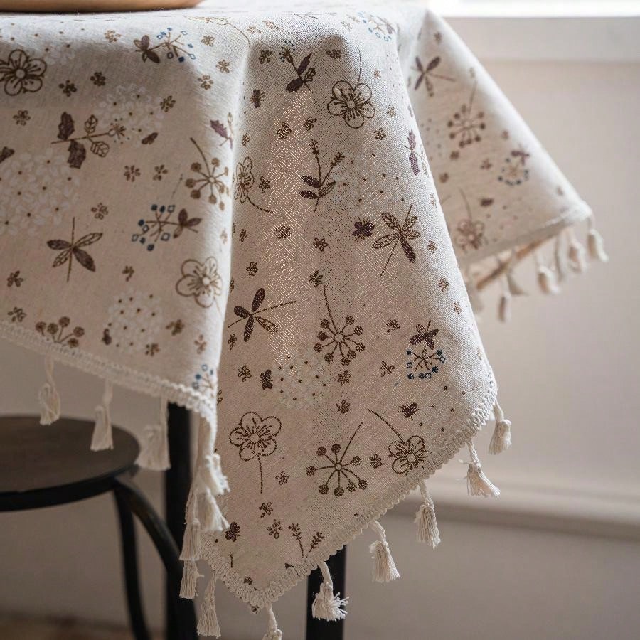 مفرش طاولة بطباعة زهرية