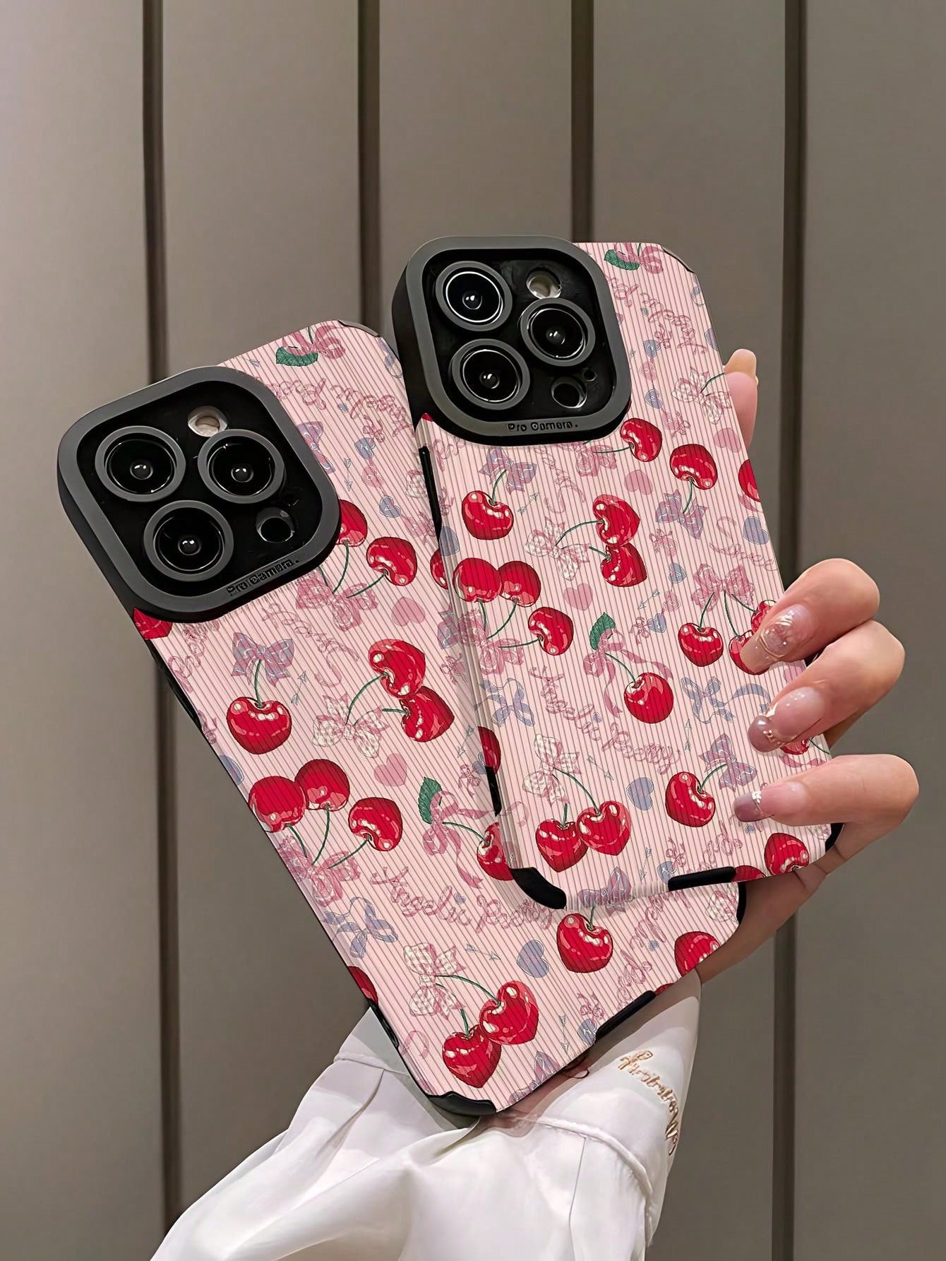 كفر موبايل بطبعة كرز