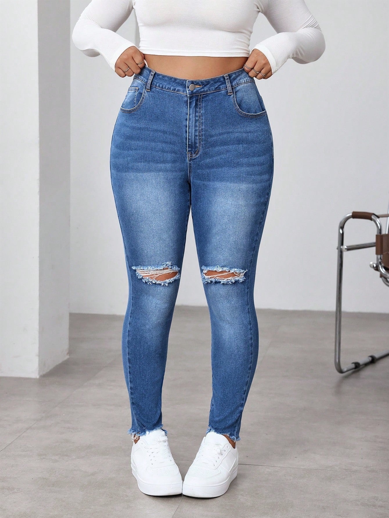 جينز ناعم البناء مغسول مشوه المقاس الكبير