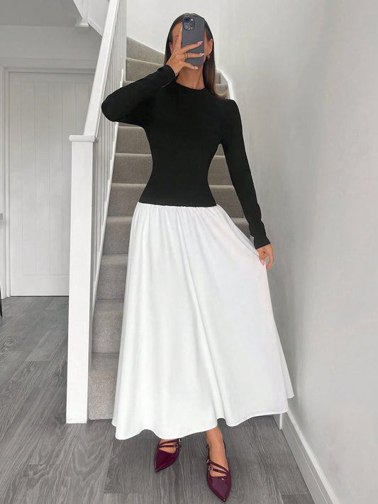 فستان طويل بطباعة لونية أسود وأبيض أنيق على طراز النقود القديمة