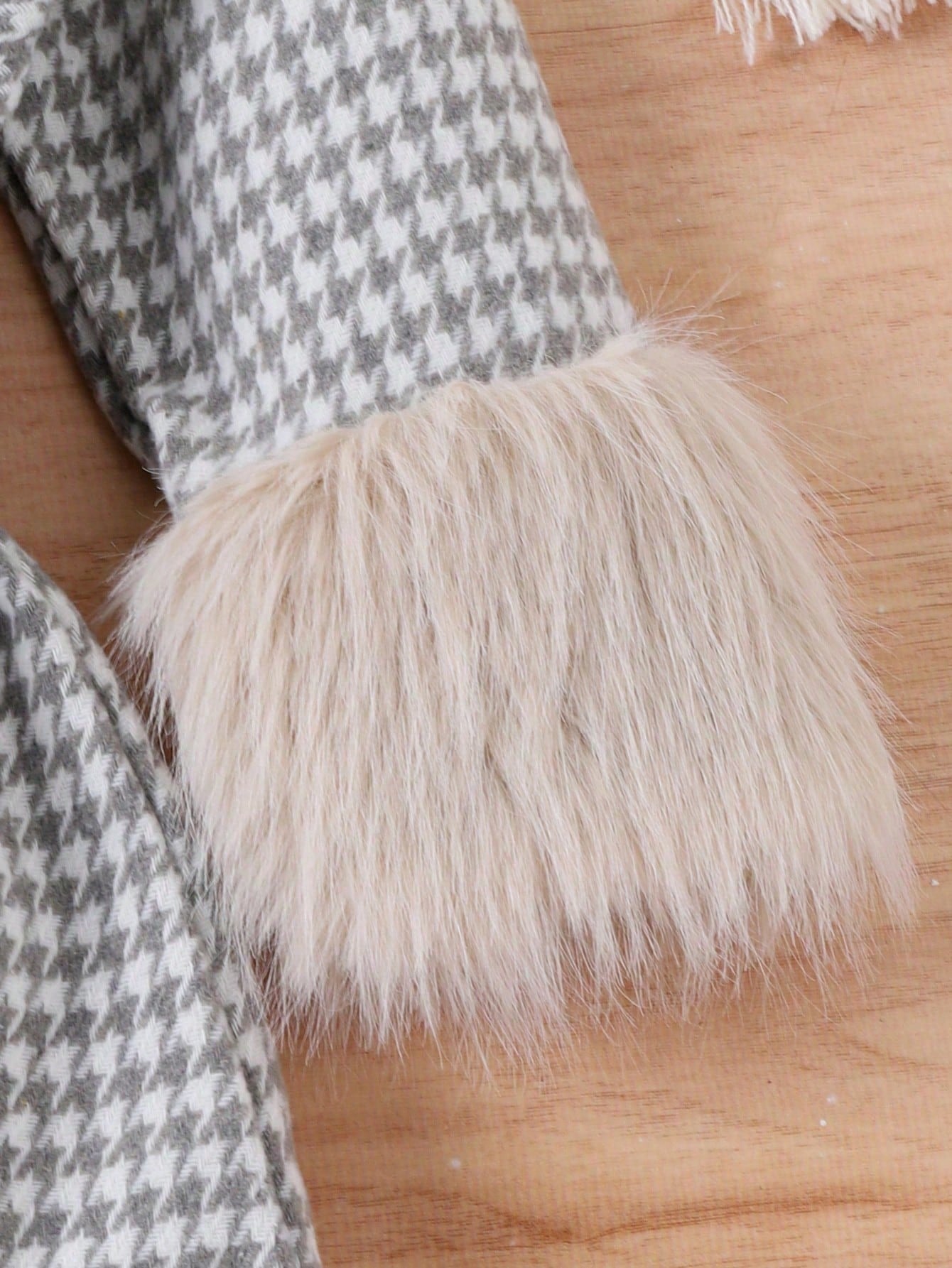 أطقم طفلة صغيرة