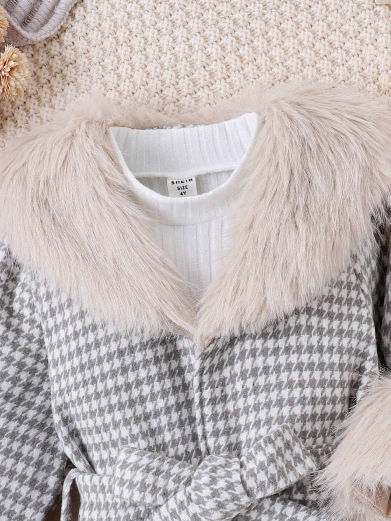 أطقم طفلة صغيرة