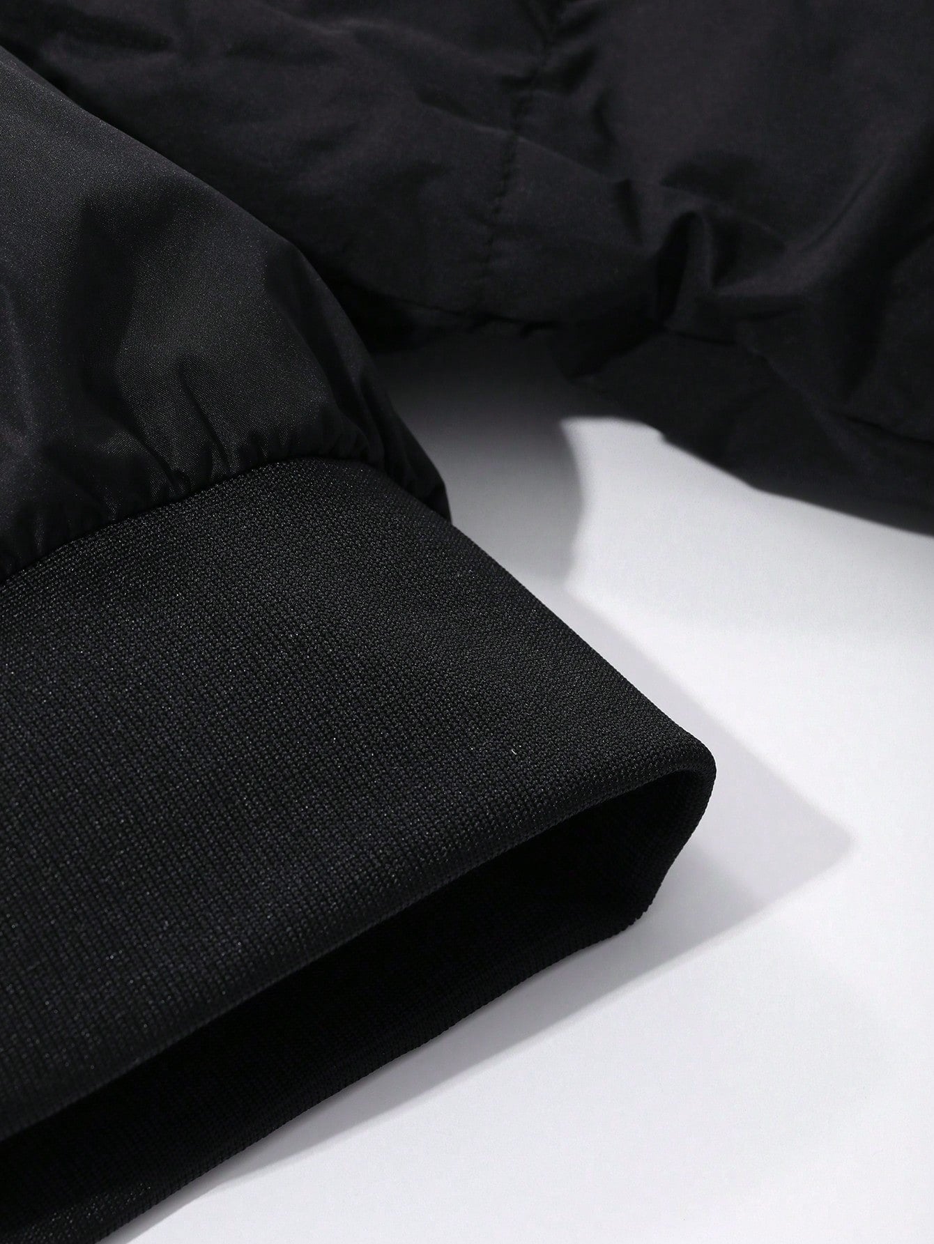 معطف سميك بأكمام منسدلة وسحاب وجيوب