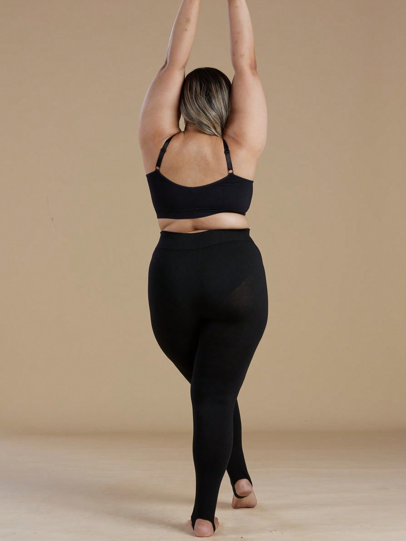 مشدات جسم نسائية