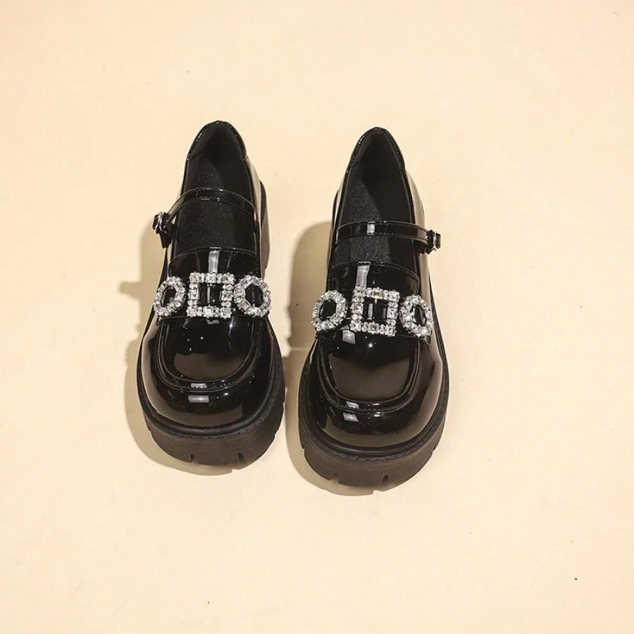 حذاء مسطح عصري متعدد الاستخدامات