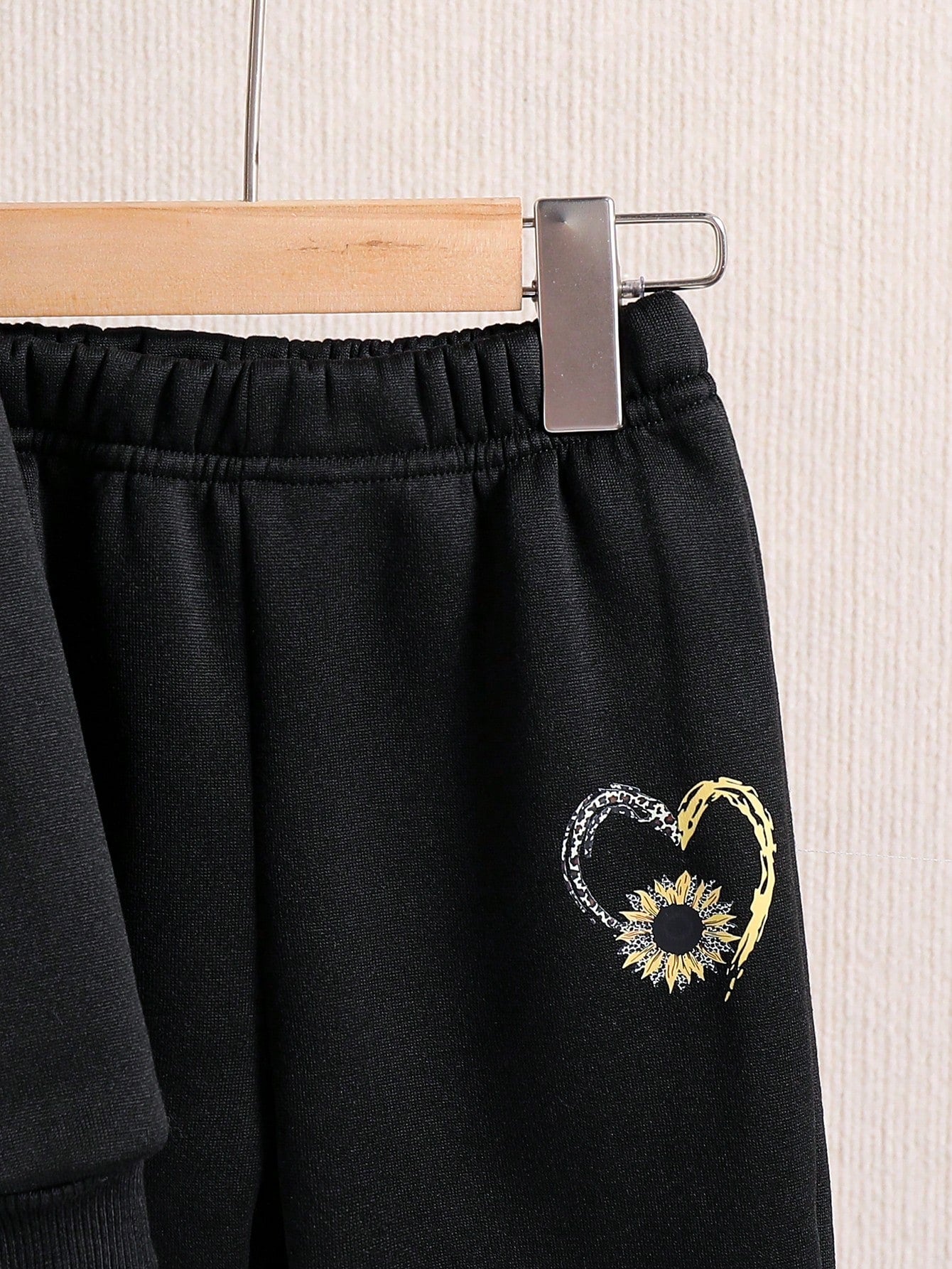 اطقم بنات صغار