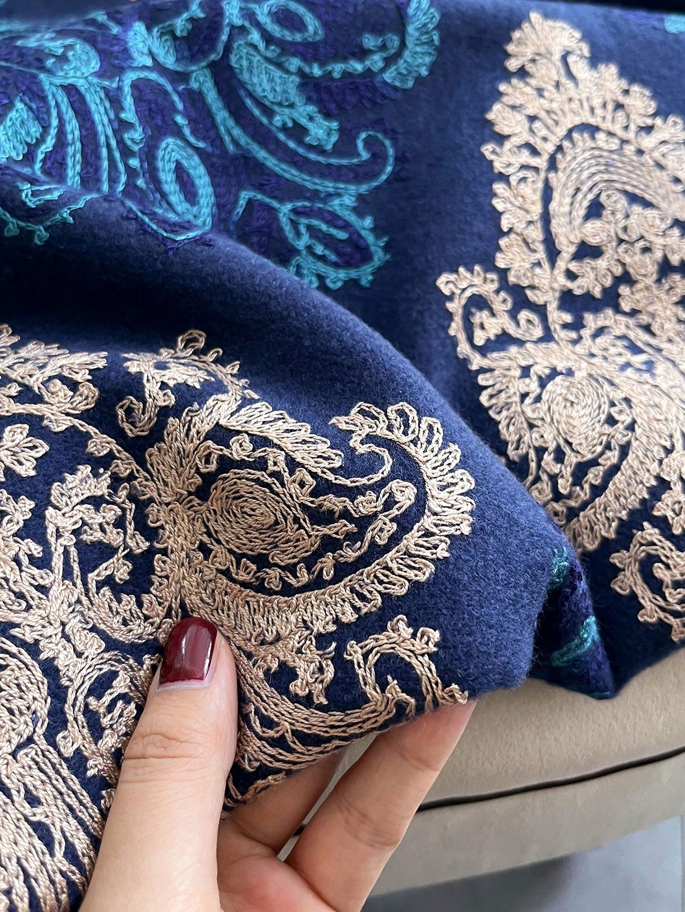 أوشحة نسائية