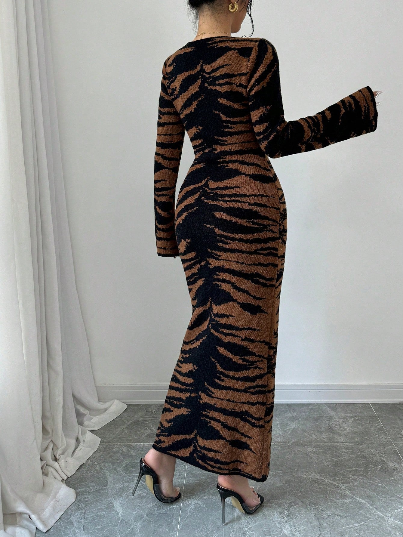 فستان ضيق ملائم أنيق