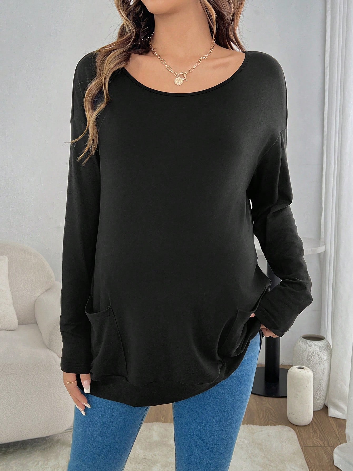 تي شيرت طويل الأكمام بجيب وياقة مستديرة بلون أحادي للحوامل