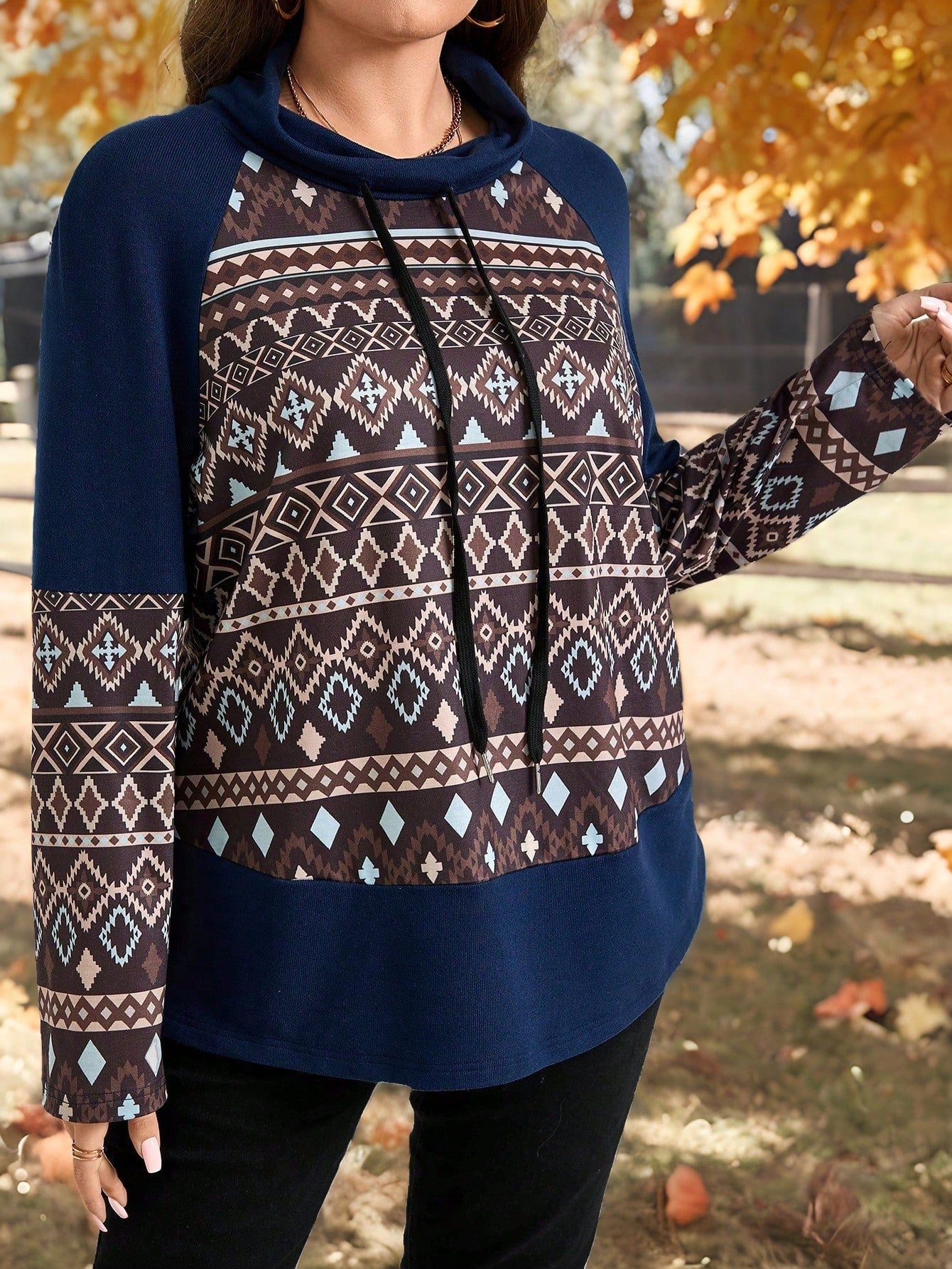 بلوزة رياضية بطباعة هندسية ملونة قطعات لون كاجوال مقاسات كبيرة