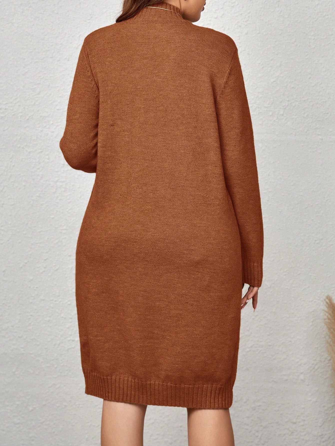 فستان كنزة صوفية مضفر بأكمام طويلة مع جيوب بمقاسات كبيرة