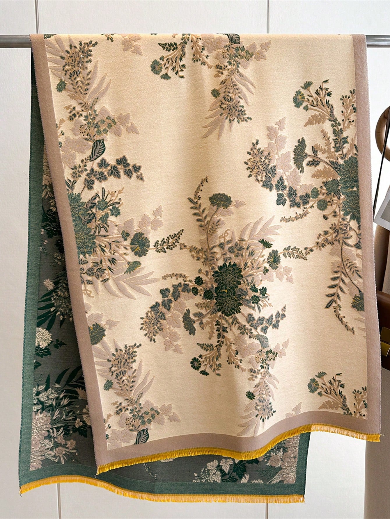 أوشحة نسائية