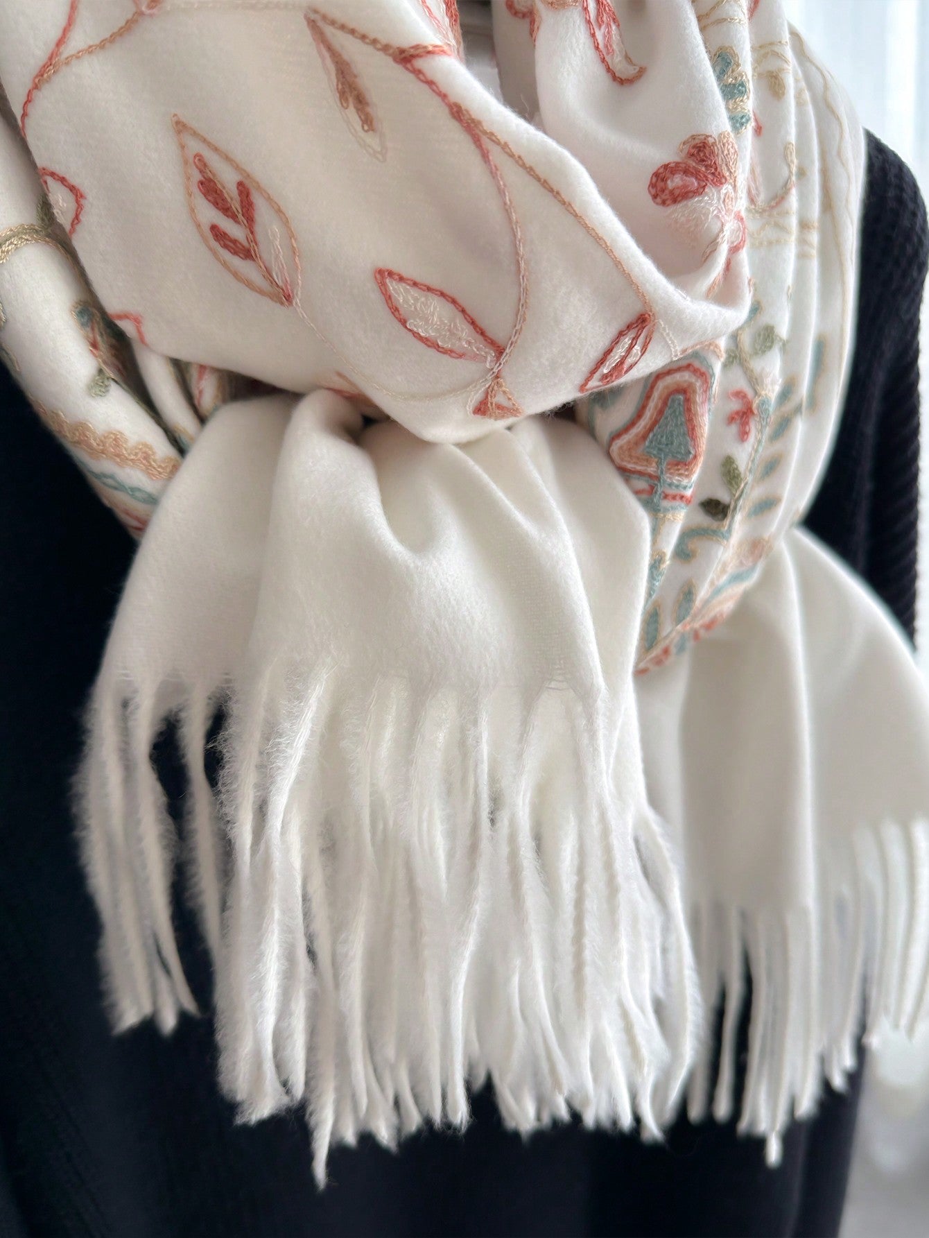 أوشحة نسائية