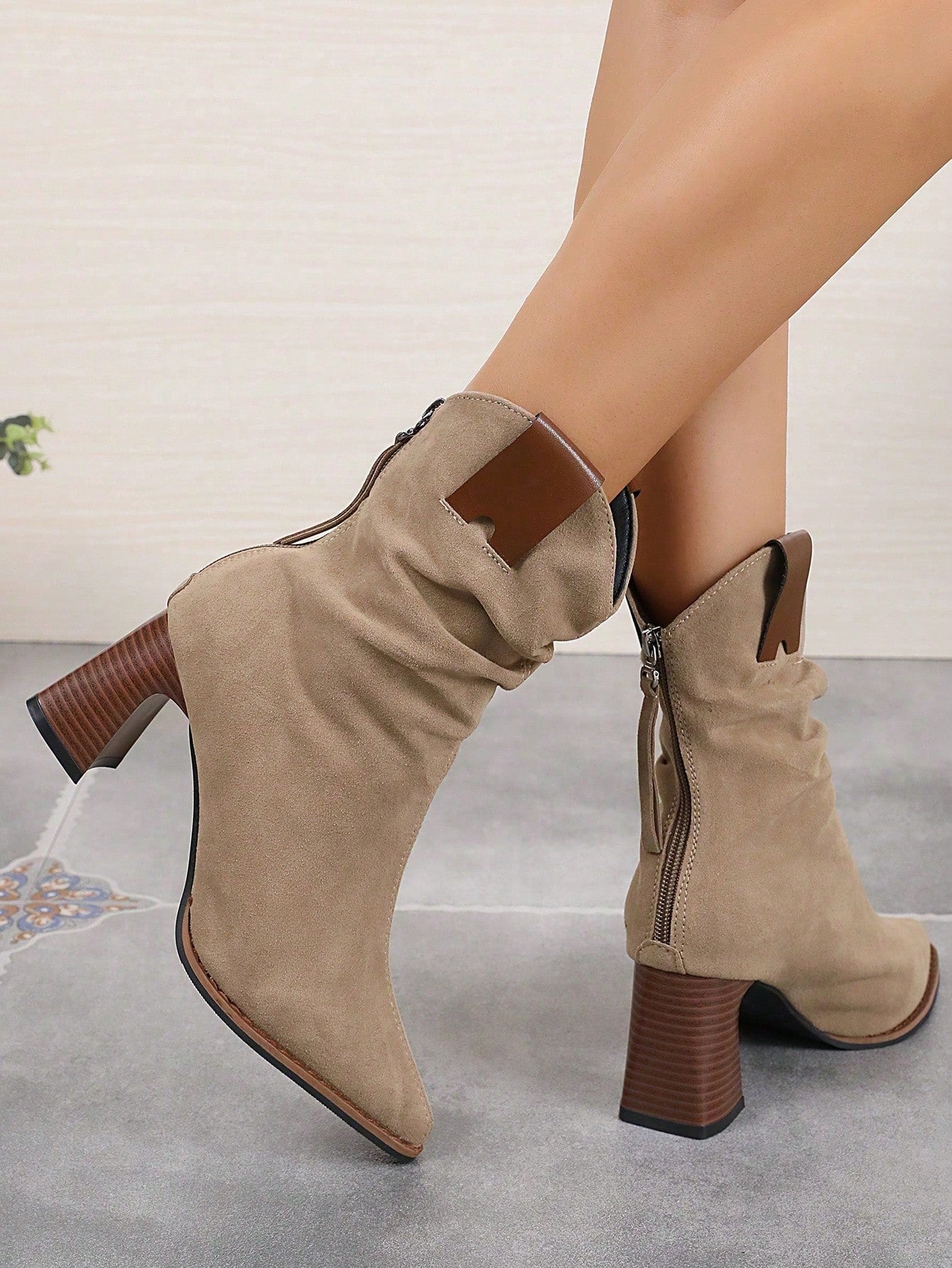 بوت الكاحل الكاجوال للنساء ،بوت ويسترن مصنوعة يدويًا من جلد الغزال الرجعي بكعب كتلي