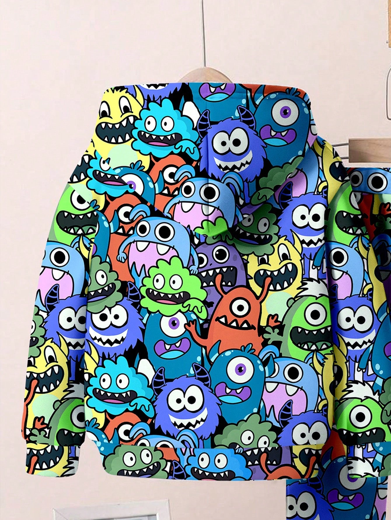 طقم من قطعتين لملابس الأولاد الشبان شامل بلوزة كاجوال مطبوعة برسومات كرتون وبنطلون سراويل ملائم