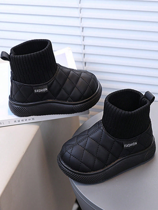 زوج من بوت الثلج السميكة الدافئة وذات القاعدة المضادة للانزلاق للأطفال البنات