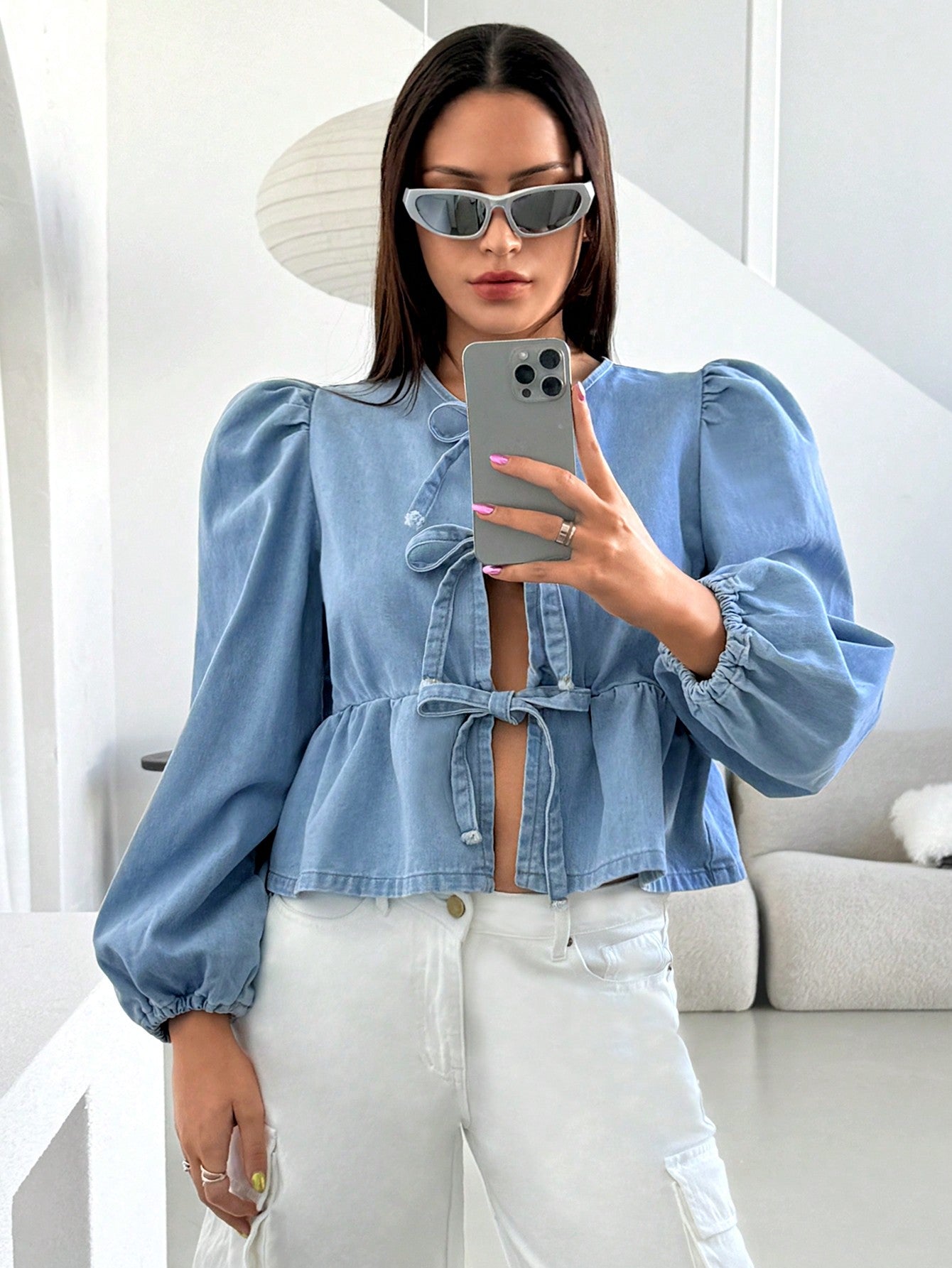 بلوزة جينز كاجوال للنساء طويلة الأكمام بتفاصيل كشكشة وربطة أمامية