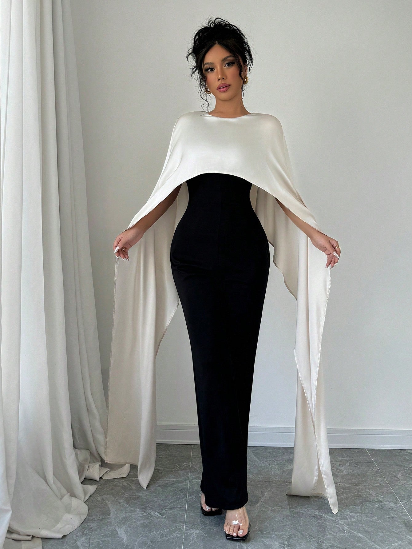 بدلة إكسسوار حريمي أنيقة 2 في 1 ، مرقع بالاريب نيت ، ياقة مستديرة مع شق في الخلف، ألوان متباينة البرتقالي والأسود ، مناسبة للخريف/الشتاء