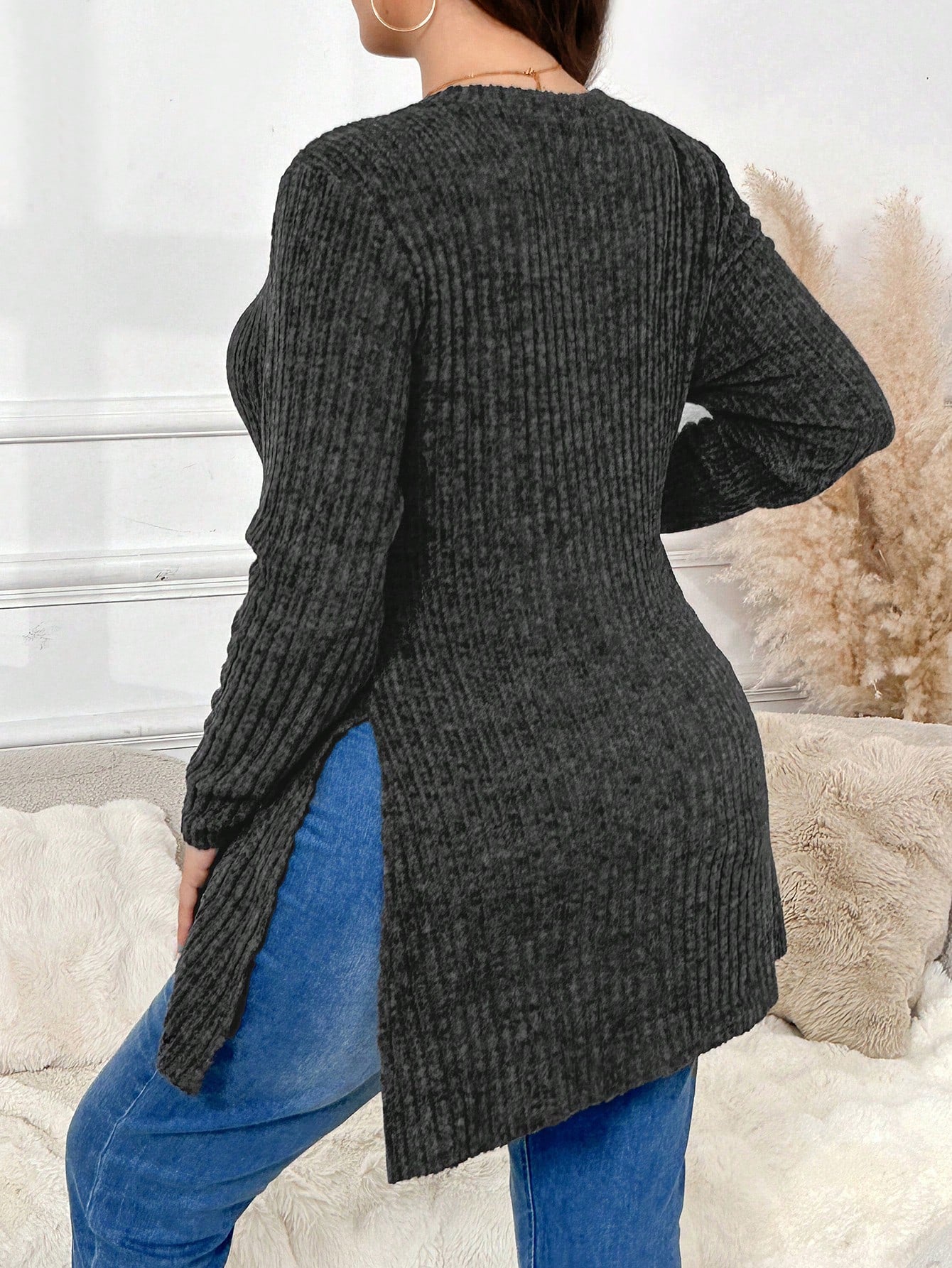 تي شيرت كاجوال طويل الأكمام مقسّم الجانب بلون سادة مقاسات كبيرة، خريف/شتاء