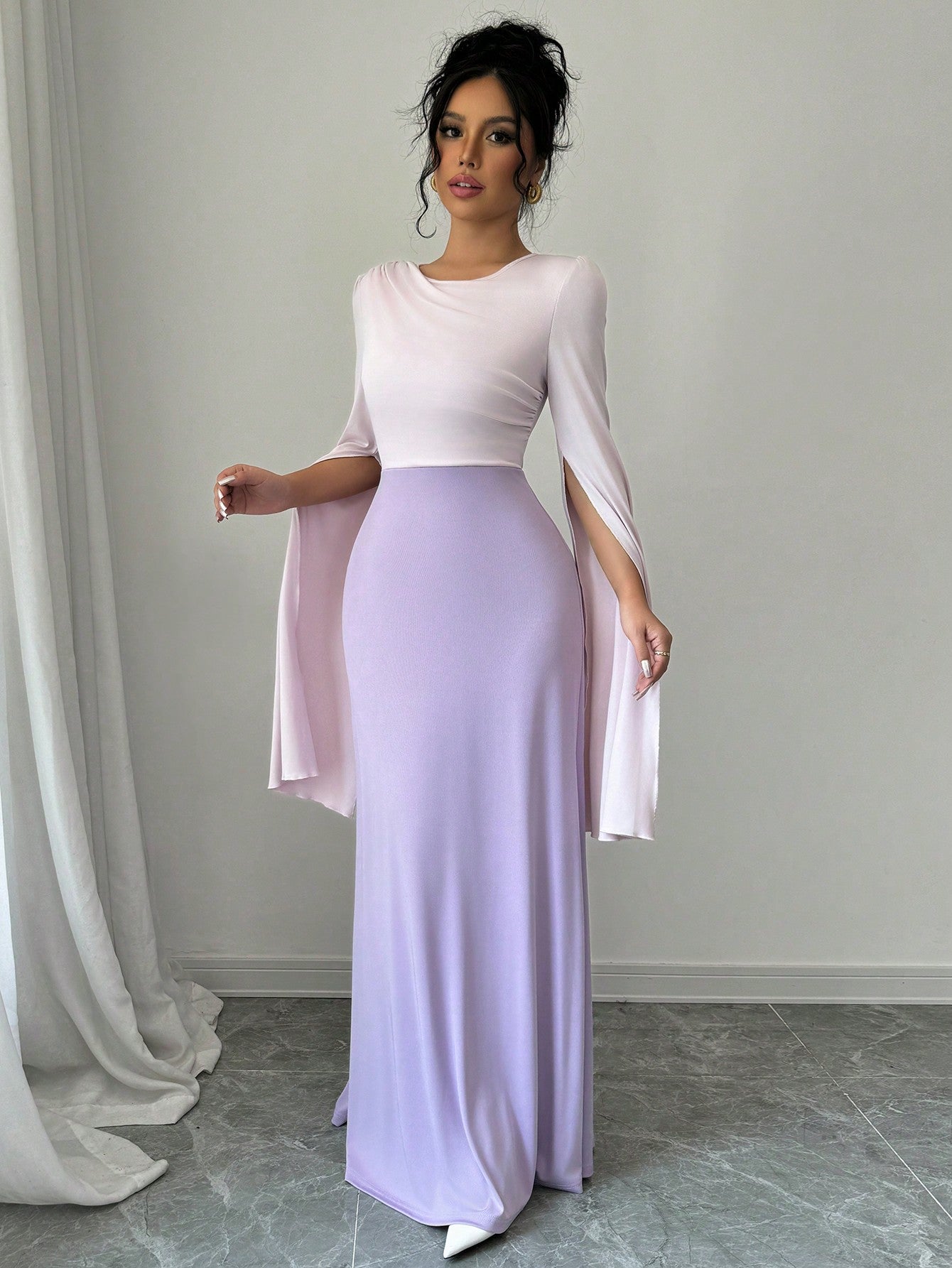 فستان نسائي طويل ذو أكمام منفصلة واسعة مخضر الذيل