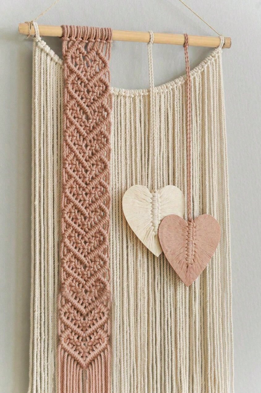 ديكور على شكل قلب لسجاد الحائط