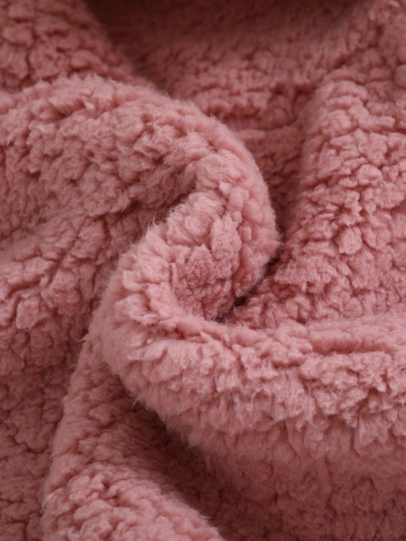 طقم 2 قطعة من الأذن المكونة من هودي كرتوني فاخر ذو ألوان مختلفة وحقيبة متقاطعة للبنات الصغار