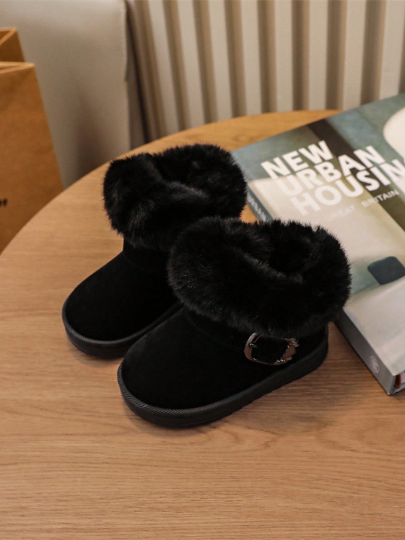 بوت ثلج سميكة وساخنة مزينة بشريط فرو أطفال وإبزيم